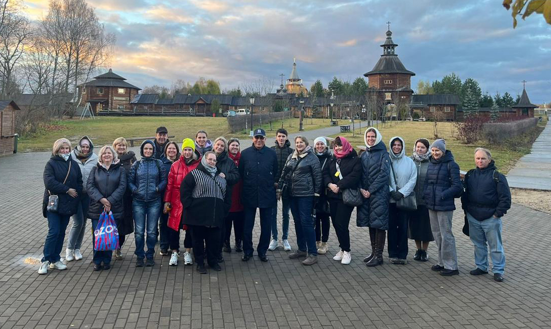 Побывали в Троицком соборе  — главном соборном храме, дре...